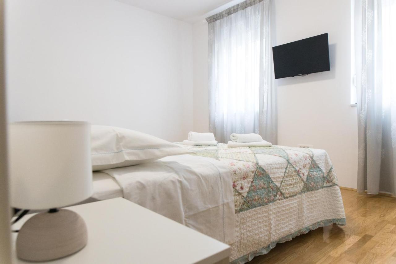 Apartment Zara - Luxury Apartment With Private Pool Buitenkant foto