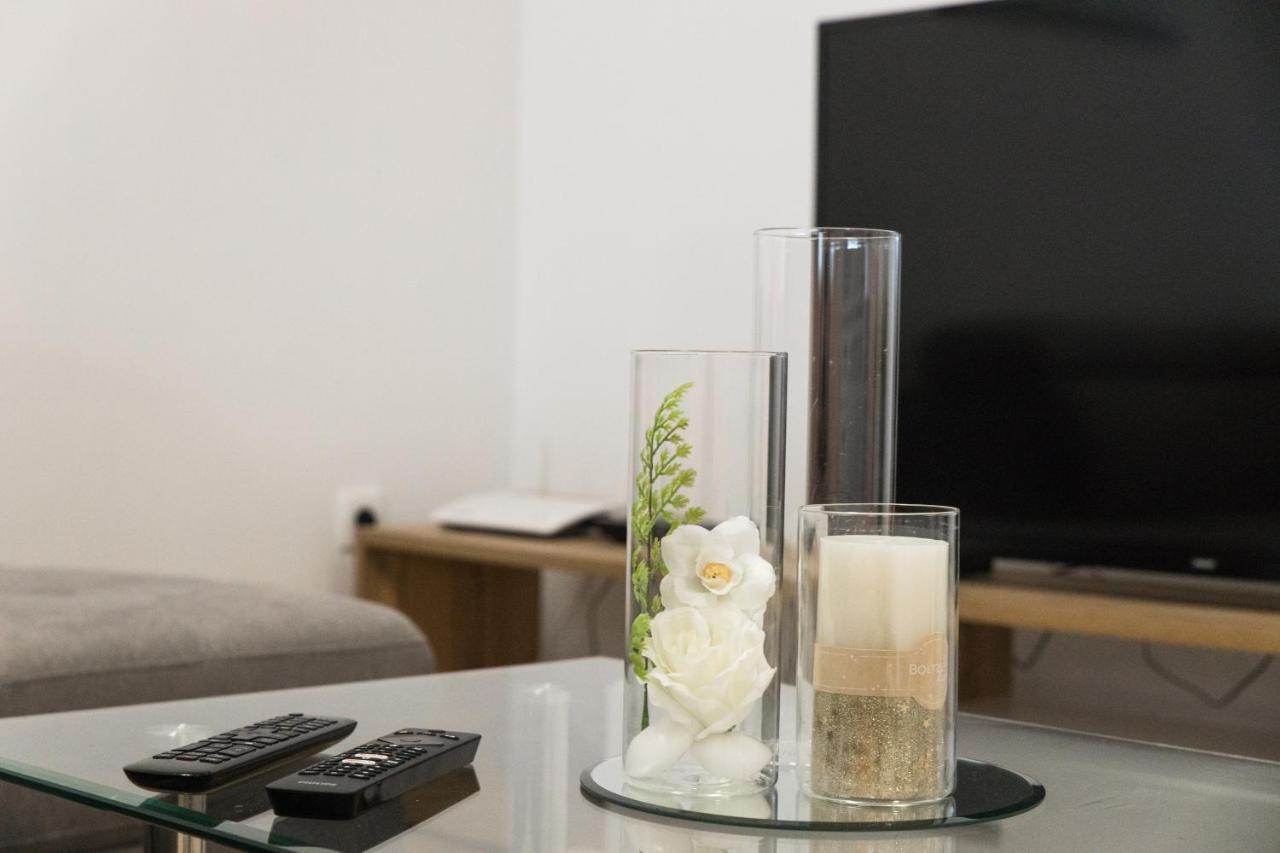 Apartment Zara - Luxury Apartment With Private Pool Buitenkant foto