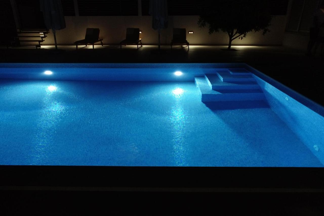 Apartment Zara - Luxury Apartment With Private Pool Buitenkant foto