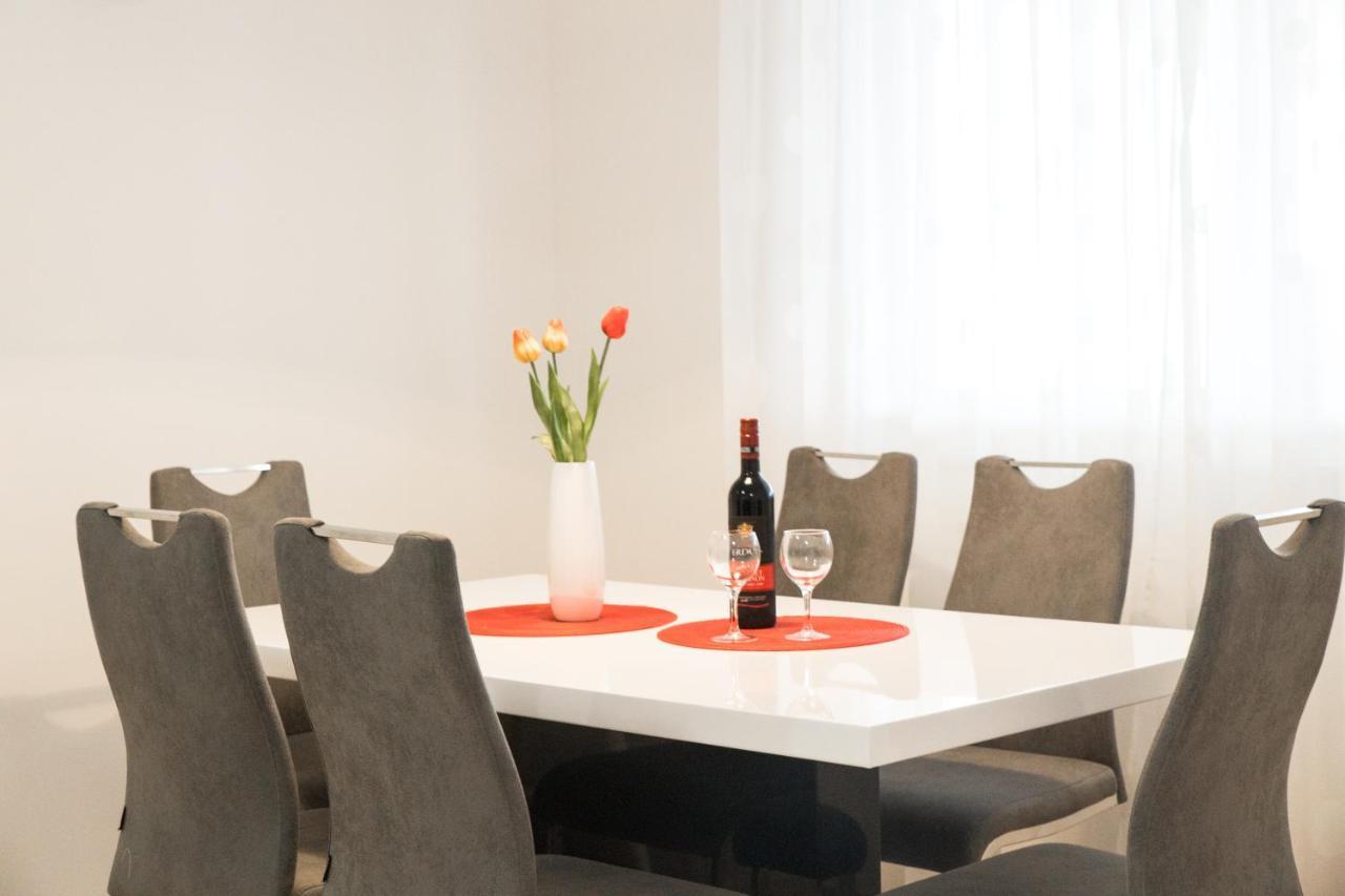 Apartment Zara - Luxury Apartment With Private Pool Buitenkant foto